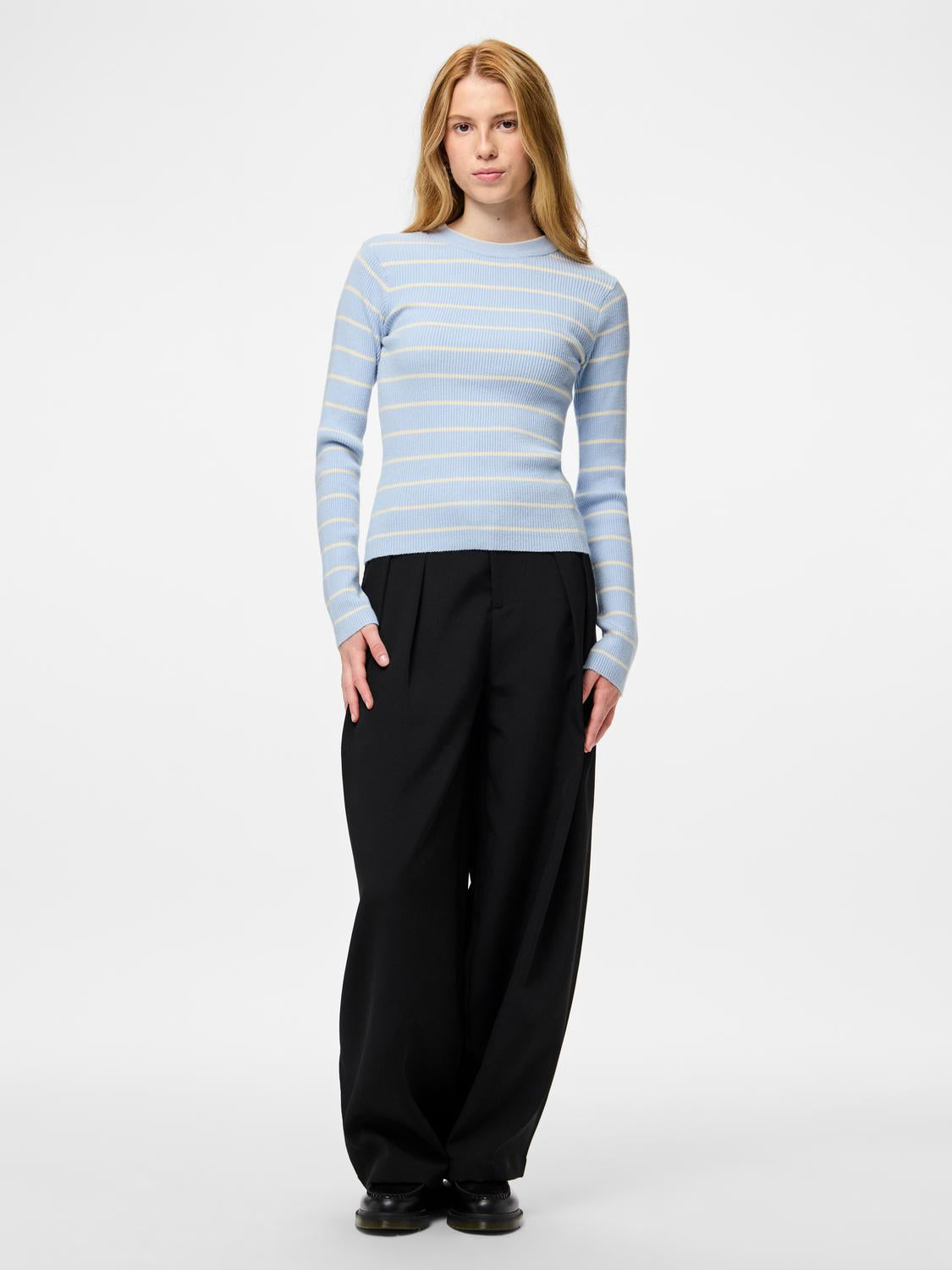 model_shot-front_full